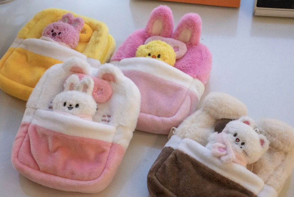 PRE-ORDER: STRAY KIDS - STAY IN OUR LITTLE HOUSE 6TH FANMEETING OFFICIAL MD SKZOO PLUSH COLLECT CASE